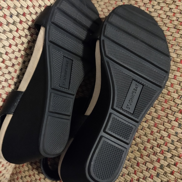 Shoes - Picture 2 of 3